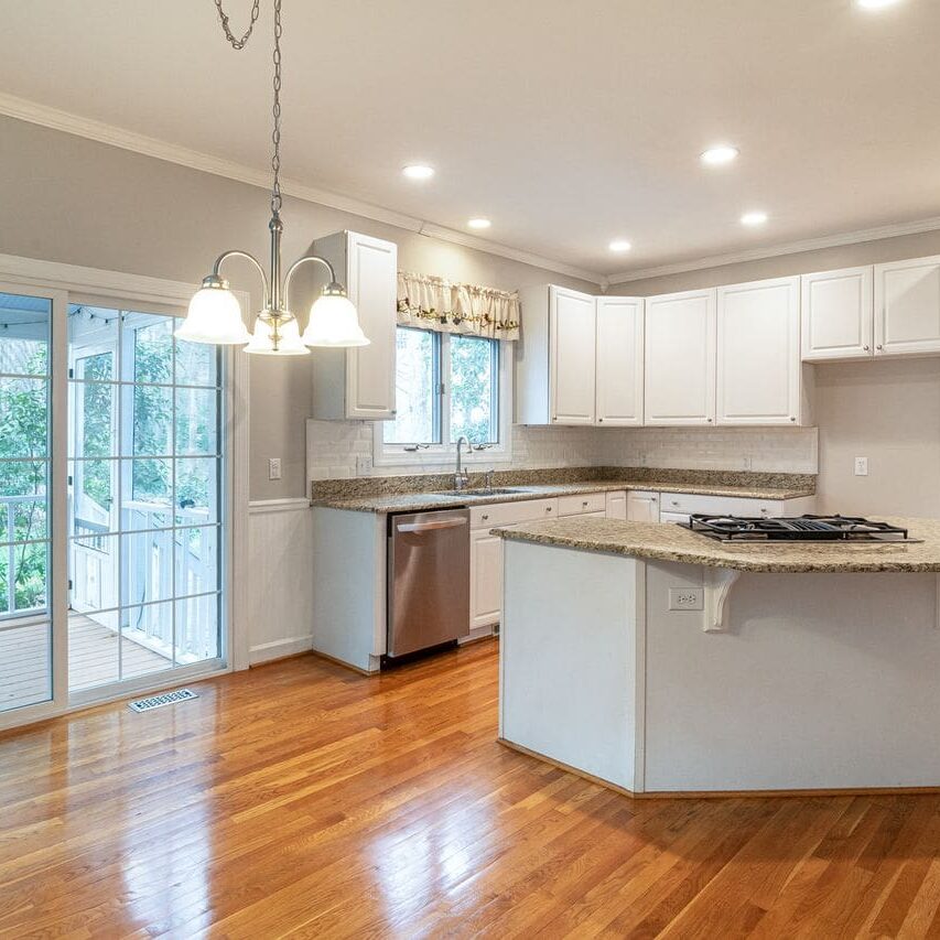 Kitchen cabinet painters in Baton Rouge LA finished the shaker style doors and drawer fronts in this kitchen